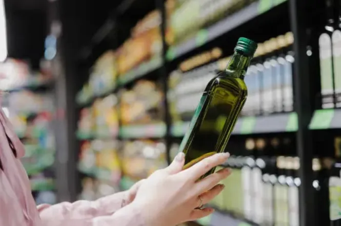 Making Waves on the Shelf: The Synergy of Creative Brand Storytelling and Premium Glass Packaging